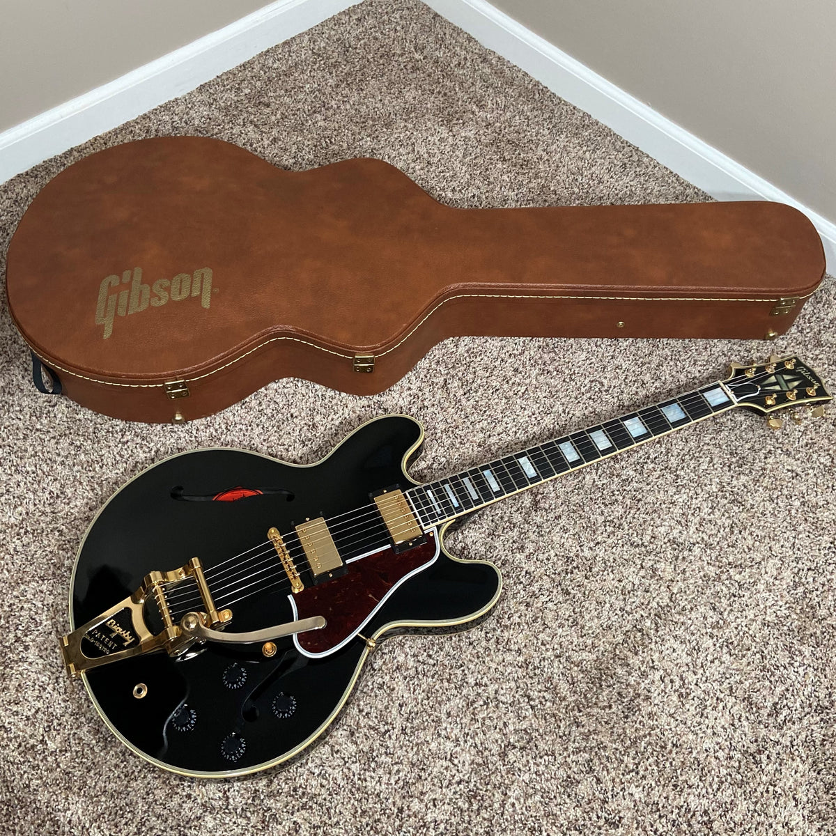 Gibson Memphis ES-355 with Bigsby 2015 Custom – Carrera Guitar